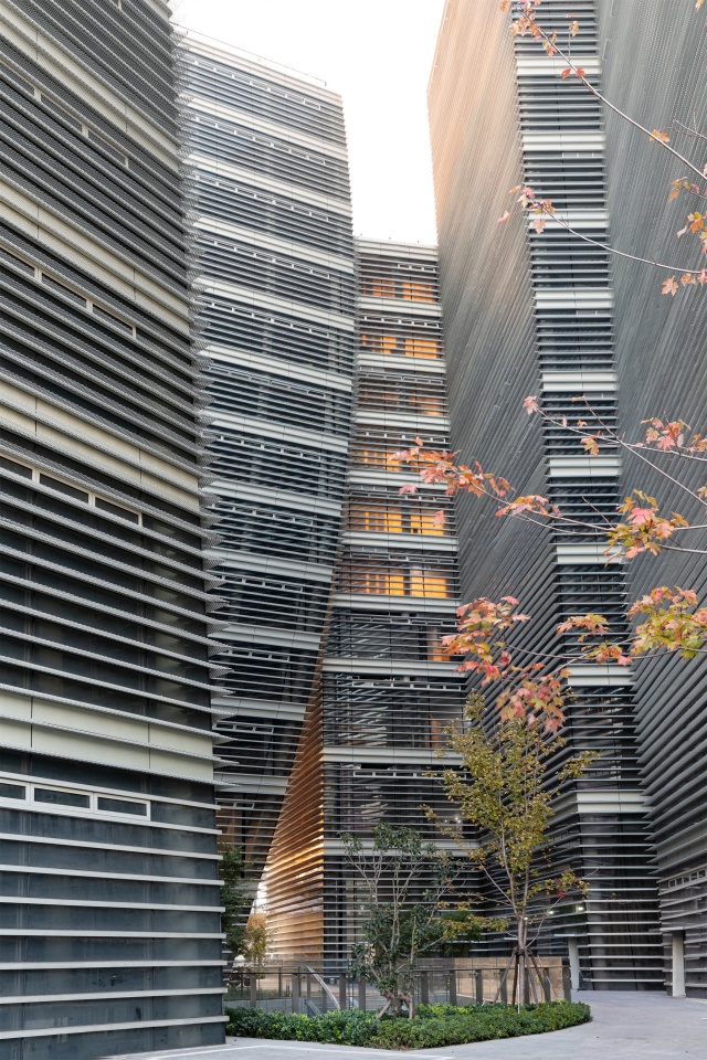 AI 西岸